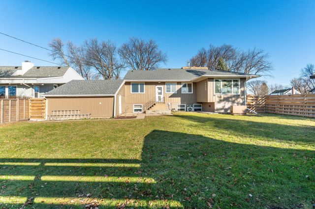 1015 11th Avenue S, Moorhead, MN 56560