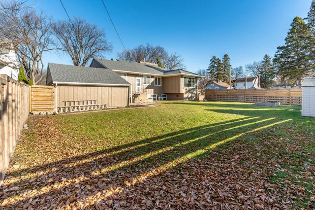 1015 11th Avenue S, Moorhead, MN 56560