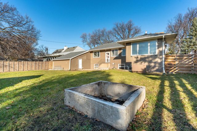 1015 11th Avenue S, Moorhead, MN 56560