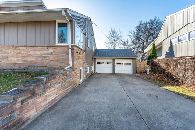 1015 11th Avenue S, Moorhead, MN 56560