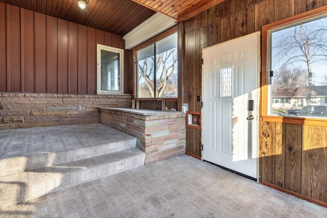 1015 11th Avenue S, Moorhead, MN 56560