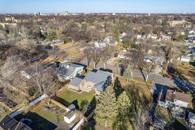 1015 11th Avenue S, Moorhead, MN 56560