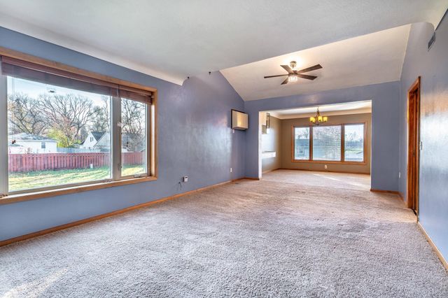 1015 11th Avenue S, Moorhead, MN 56560