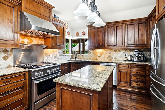 2412 Emerald Circle, Southlake, TX 76092