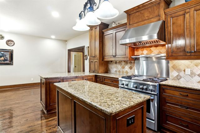 2412 Emerald Circle, Southlake, TX 76092