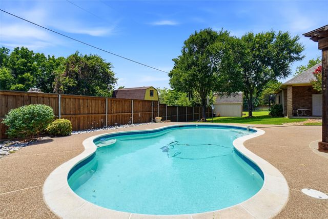 2412 Emerald Circle, Southlake, TX 76092