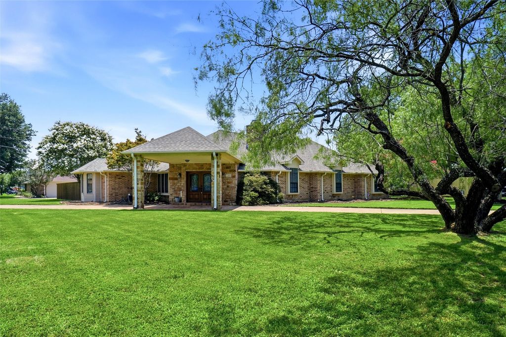 2412 Emerald Circle, Southlake, TX 76092
