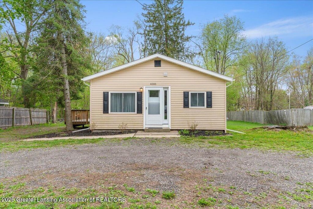 4585 Sycamore Street, Holt, MI 48842
