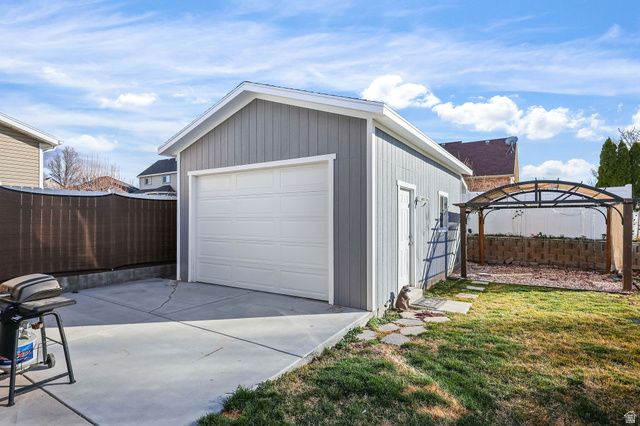 759 W 1580 N, Clinton, UT 84015