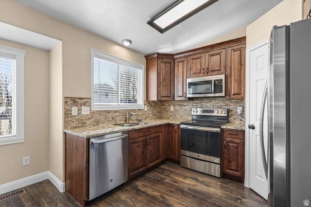 759 W 1580 N, Clinton, UT 84015