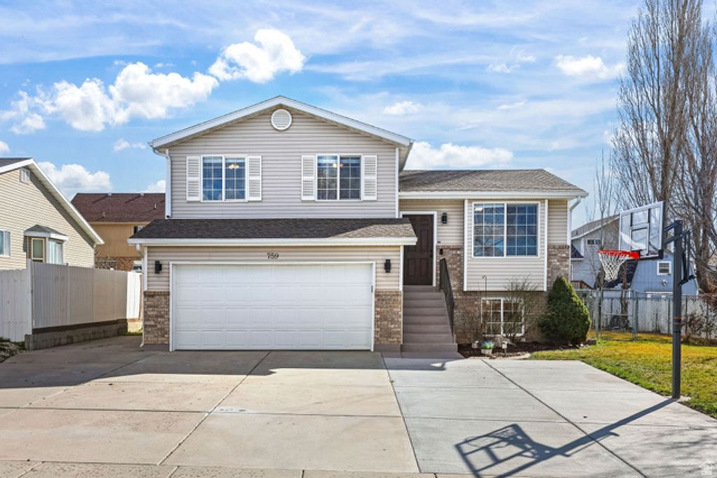 759 W 1580 N, Clinton, UT 84015