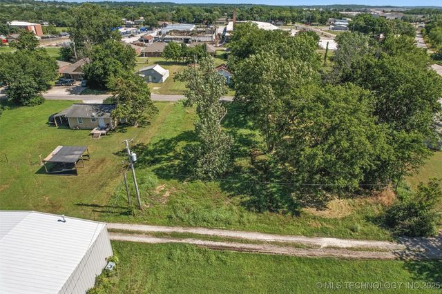 809 W 9th Street N, Claremore, OK 74017