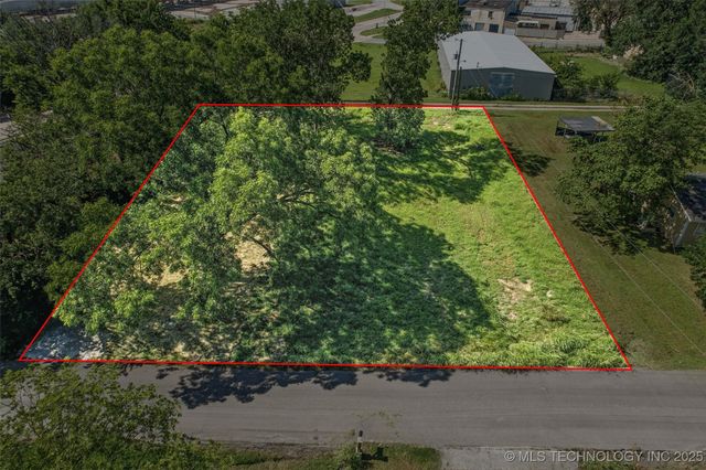 809 W 9th Street N, Claremore, OK 74017