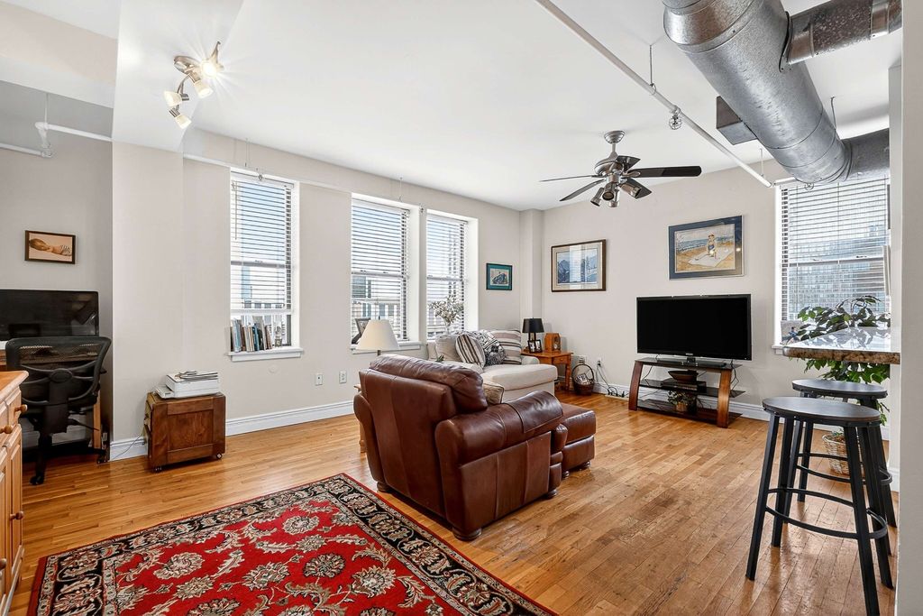 700 Church St Apt 1108, Nashville, TN 37203