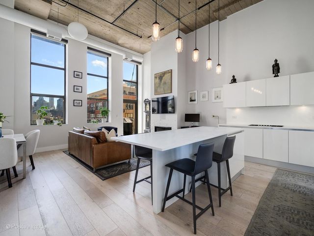 758 N Larrabee Street 523, Chicago, IL 60654