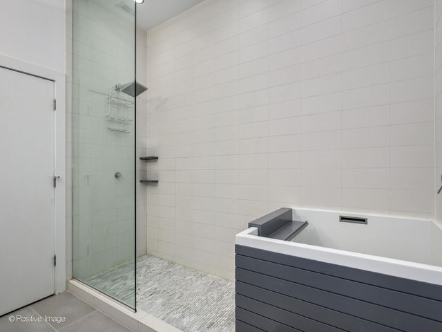 758 N Larrabee Street 523, Chicago, IL 60654