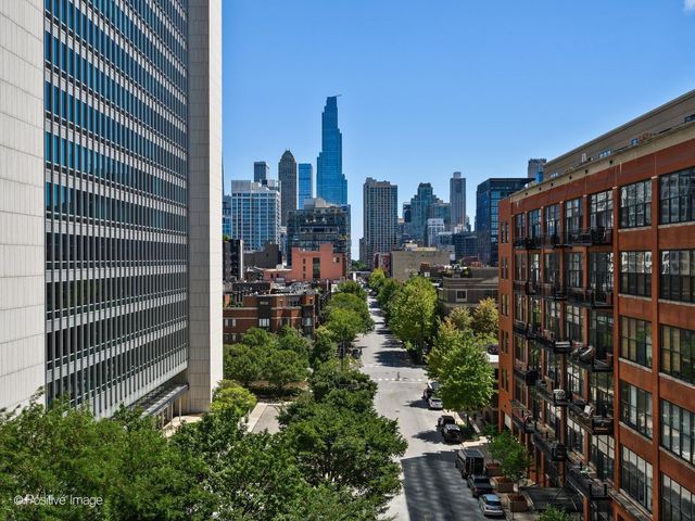 758 N Larrabee Street 523, Chicago, IL 60654