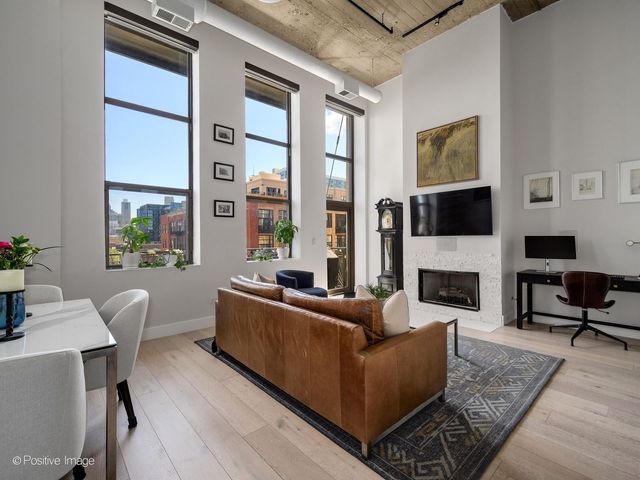 758 N Larrabee Street 523, Chicago, IL 60654