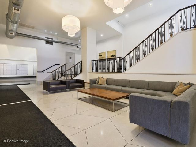 758 N Larrabee Street 523, Chicago, IL 60654