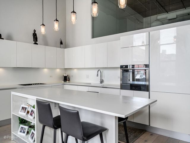 758 N Larrabee Street 523, Chicago, IL 60654