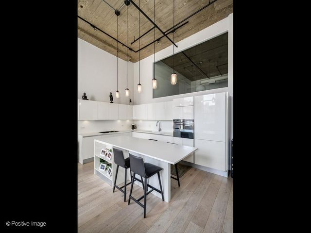 758 N Larrabee Street 523, Chicago, IL 60654