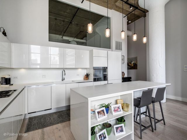 758 N Larrabee Street 523, Chicago, IL 60654