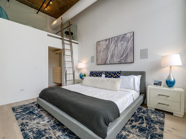 758 N Larrabee Street 523, Chicago, IL 60654