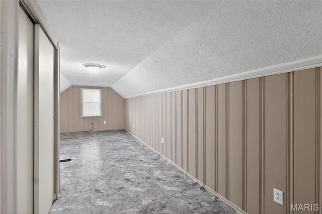 2432 Mary Avenue, St Louis, MO 63136