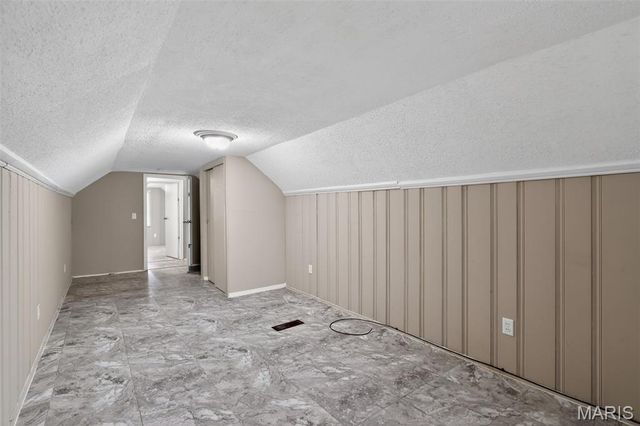 2432 Mary Avenue, St Louis, MO 63136