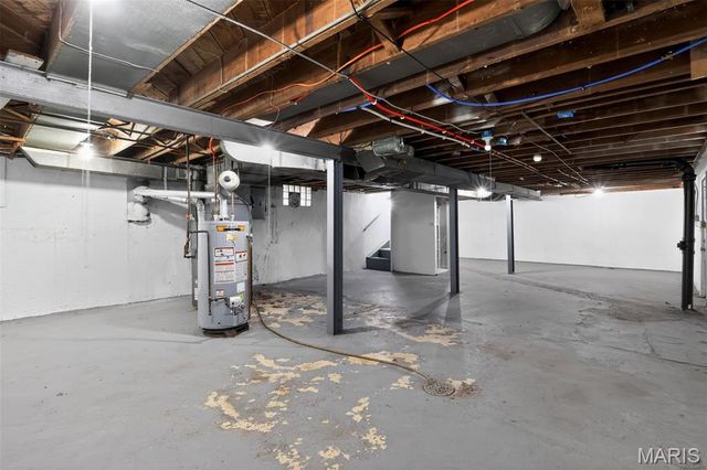 2432 Mary Avenue, St Louis, MO 63136