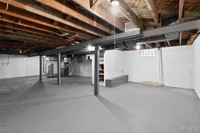 2432 Mary Avenue, St Louis, MO 63136