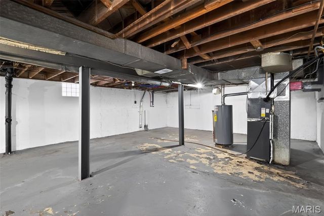 2432 Mary Avenue, St Louis, MO 63136