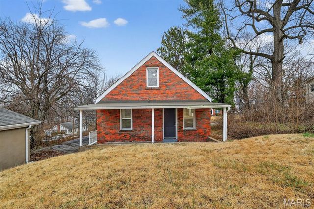 2432 Mary Avenue, St Louis, MO 63136