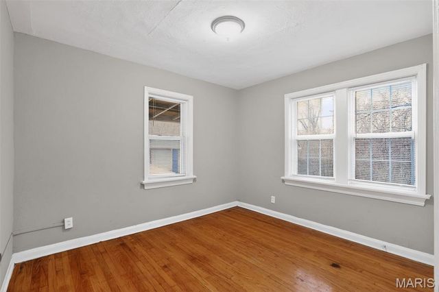 2432 Mary Avenue, St Louis, MO 63136