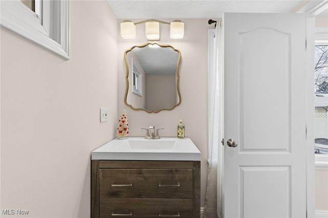 1551 Orchard Grove Avenue, Lakewood, OH 44107