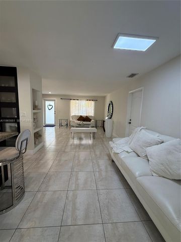 3521 SW 99th Ct, Miami, FL 33165