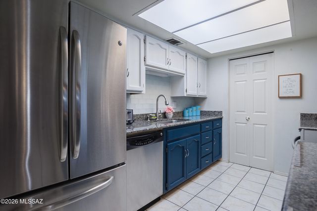 1200 E River Road B27, Tucson, AZ 85718