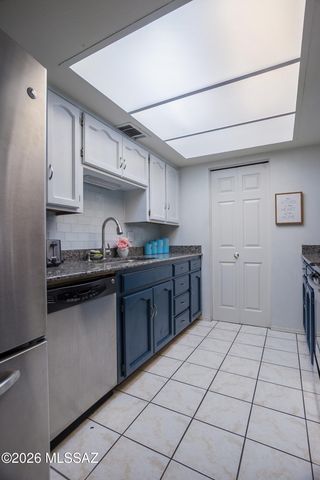 1200 E River Road B27, Tucson, AZ 85718