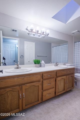 1200 E River Road B27, Tucson, AZ 85718