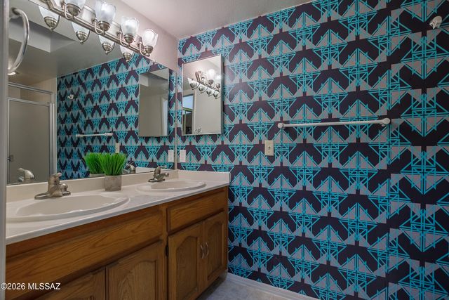 1200 E River Road B27, Tucson, AZ 85718