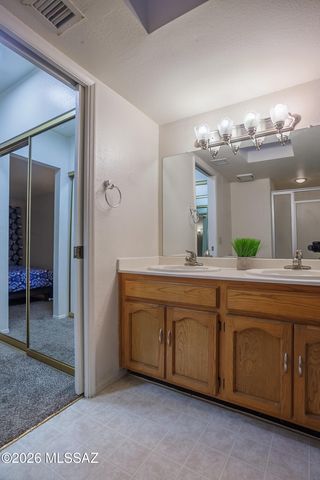 1200 E River Road B27, Tucson, AZ 85718