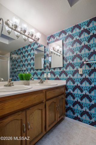 1200 E River Road B27, Tucson, AZ 85718