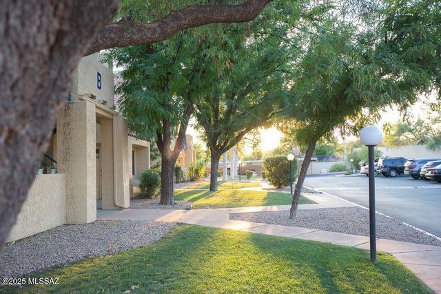 1200 E River Road B27, Tucson, AZ 85718