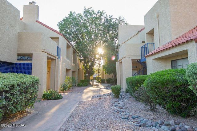 1200 E River Road B27, Tucson, AZ 85718