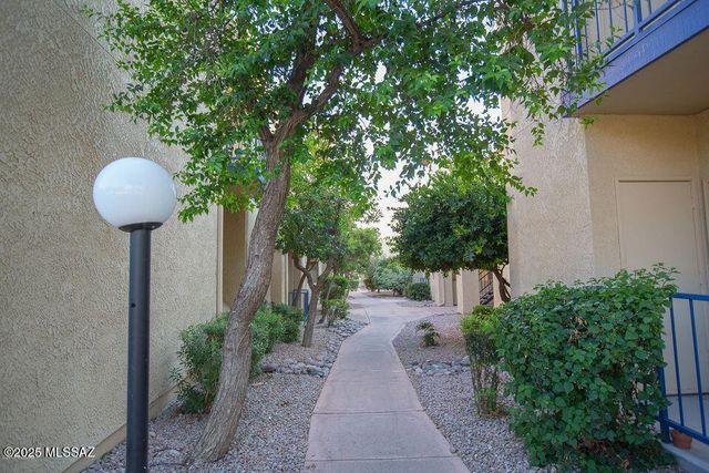 1200 E River Road B27, Tucson, AZ 85718