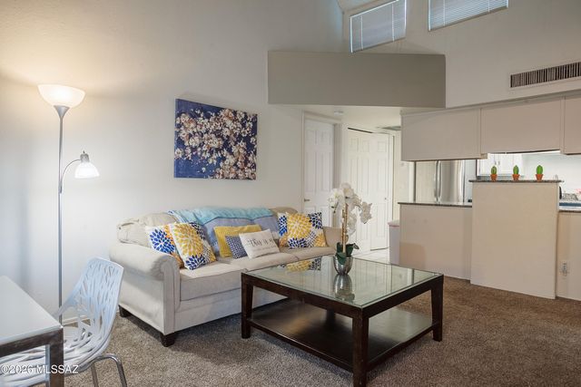 1200 E River Road B27, Tucson, AZ 85718