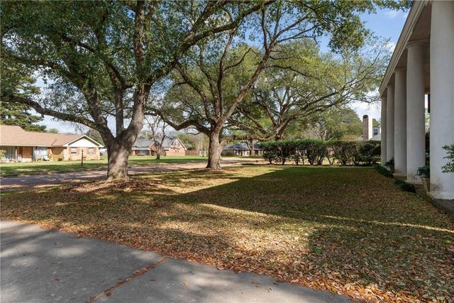 1116 SOUTHAMPTON. Drive, Alexandria, LA 71303