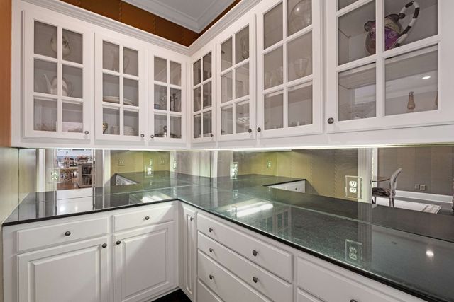 926 Overton Lea Rd, Nashville, TN 37220