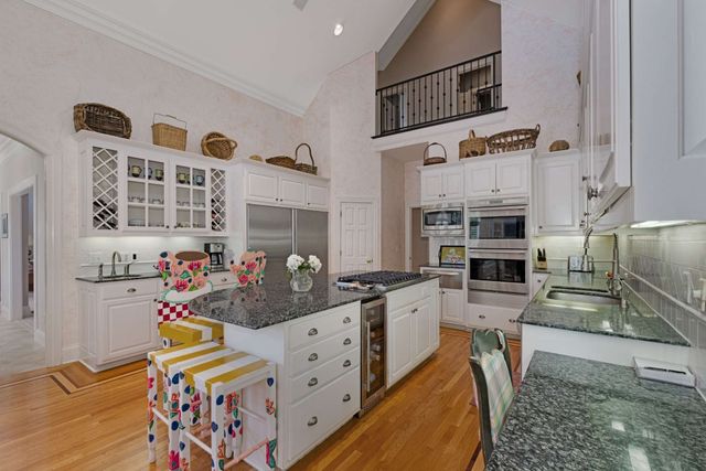 926 Overton Lea Rd, Nashville, TN 37220