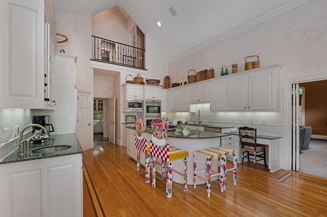 926 Overton Lea Rd, Nashville, TN 37220